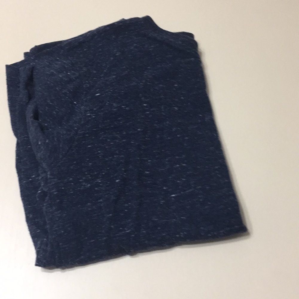 *BLACK T-SHIRT* - Picture 3 of 4
